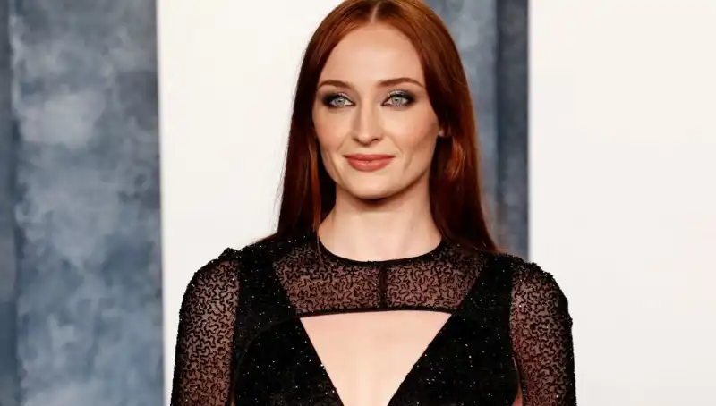 Sophie Turner’a yönelik çirkin yorumlar, sosyal medyayı alevlendirdi!